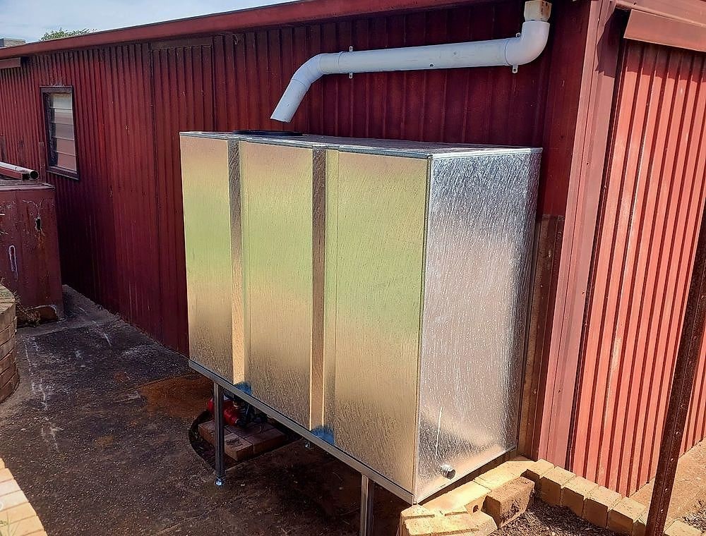 Commercial gas hot water bank with flue